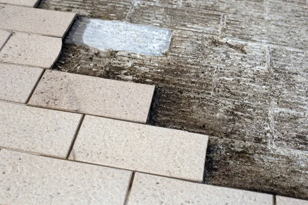 Cracked Brown Tiles Cement Floor — Stockfoto