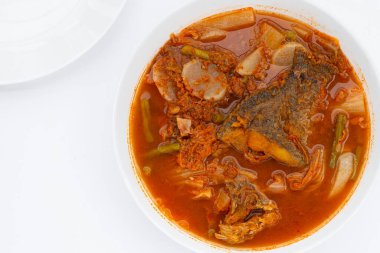 Tilapia ve karışık sebzeli ekşi çorba.