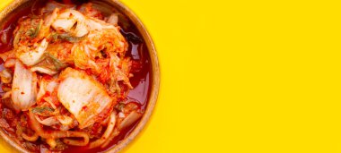Kimchi, Kore baharatlı mayalanmış sebze yemeği.