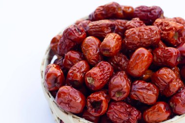 Beyaz arka planda Çin jubaları izole.