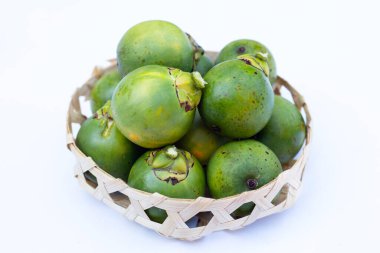 beyaz zemin üzerine tembul fındık.