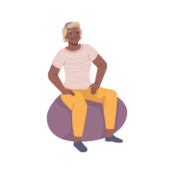 祖母坐在健身球上做体育锻炼 孤独的老年妇女保持活跃 保持健康和精力充沛 平面卡通风格的矢量 — 图库矢量图片