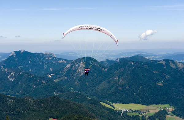 Paragliding in alps — Stock Photo, Image