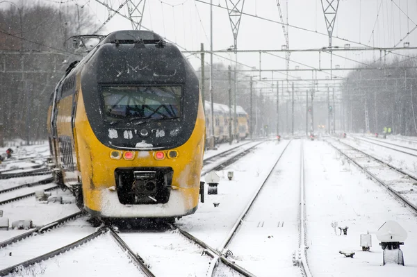 Trem na neve — Fotografia de Stock