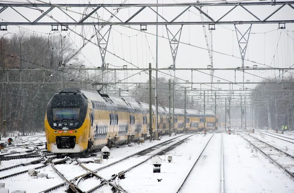 Trem na neve — Fotografia de Stock