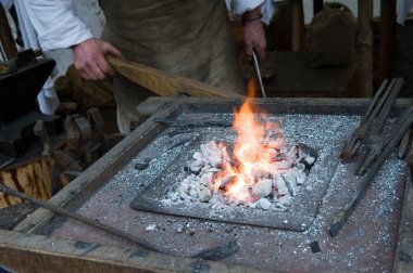 Demirci iş başında