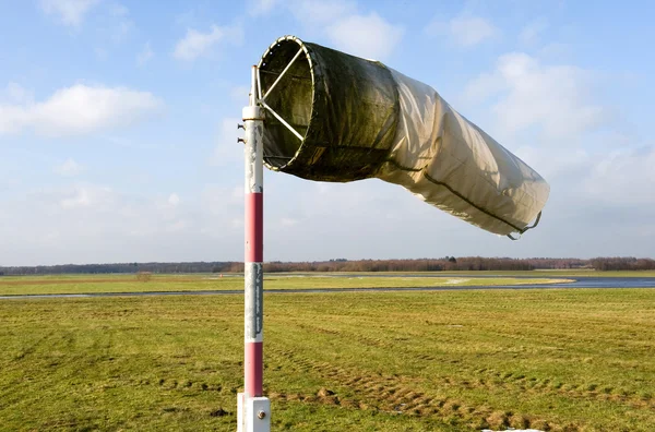 Meia de vento no aeródromo — Fotografia de Stock