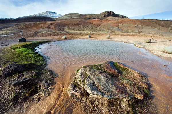 Геотермальная горячая вода — стоковое фото