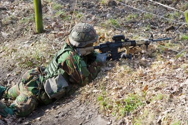 SOldier en el suelo — Foto de Stock