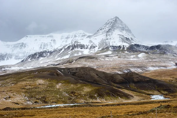 雪盖的山 — 图库照片