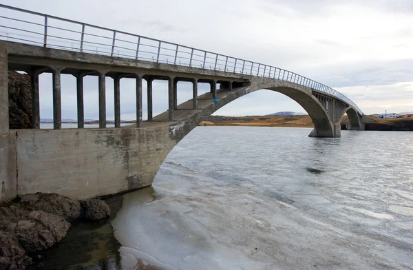 Bridge across river — Stock Photo, Image