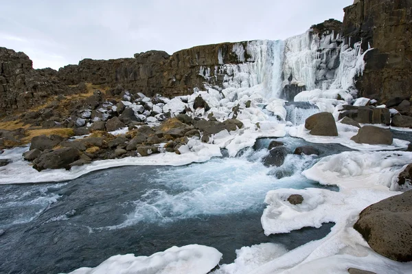 Wodospad w doliny pingvellir — Zdjęcie stockowe