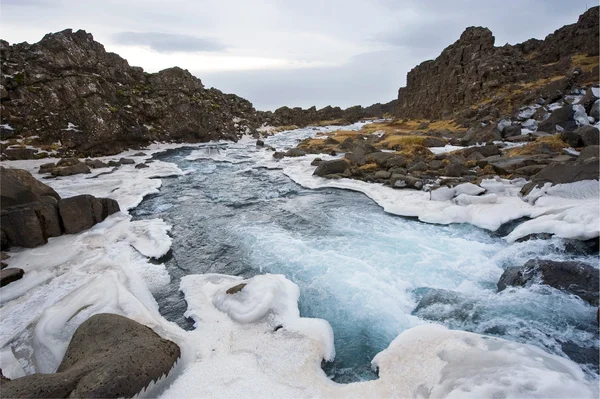 Cascata nella valle di Pingvellir — Foto Stock