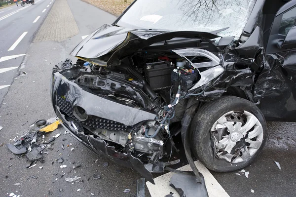 El coche se estrelló — Foto de Stock