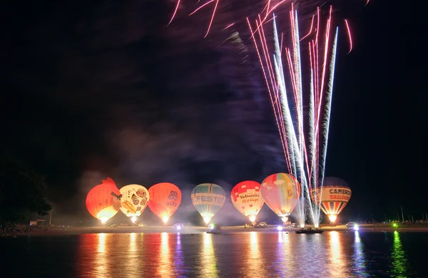 Nightglow met hete lucht ballonnen — Stockfoto