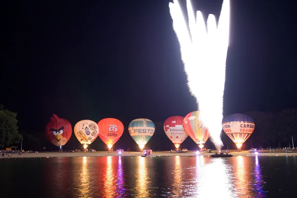 Sıcak hava balonu ile nightglow — Stok fotoğraf