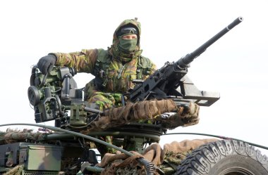 Silahlı özel kuvvetleri eğitim