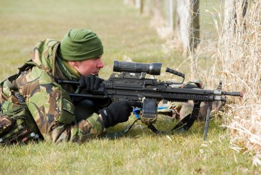 Silahlı özel kuvvetleri eğitim