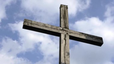 Bulutların üzerinde çapraz zaman tur.