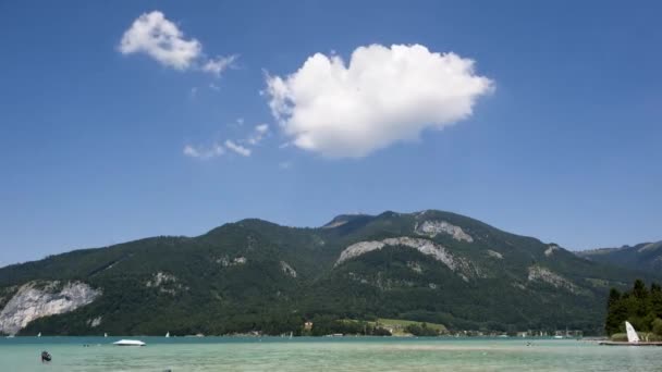 Tijd ronden van wolken in Oostenrijk — Stockvideo