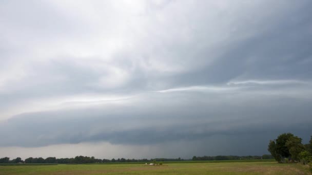 Les tours de temps du nuage de tonnerre — Video