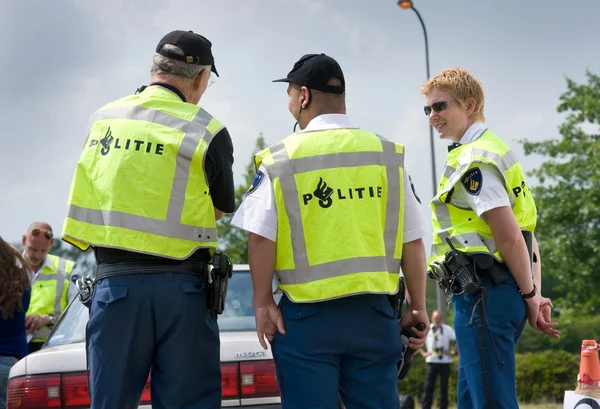 Policja podczas kontroli ruchu — Zdjęcie stockowe