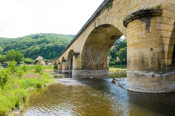 Grolejac 的桥梁pont de grolejac — 图库照片