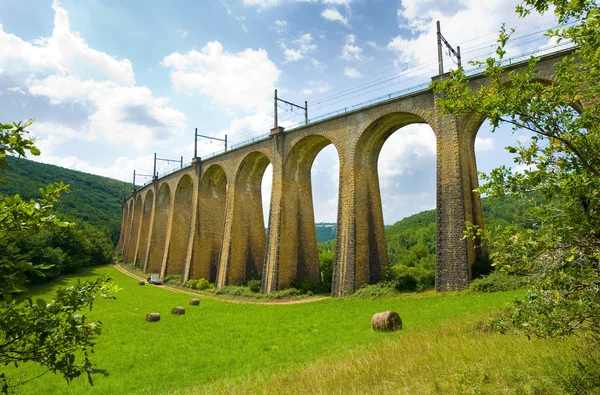 Viaduto ferroviário — Fotografia de Stock