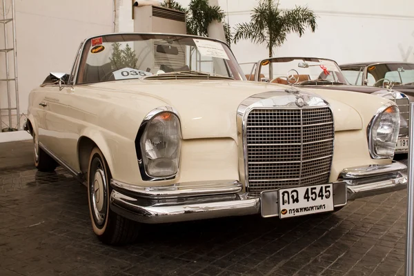 Mercedes-Benz 280SE Convertible, Vintage cars — Stock Photo, Image