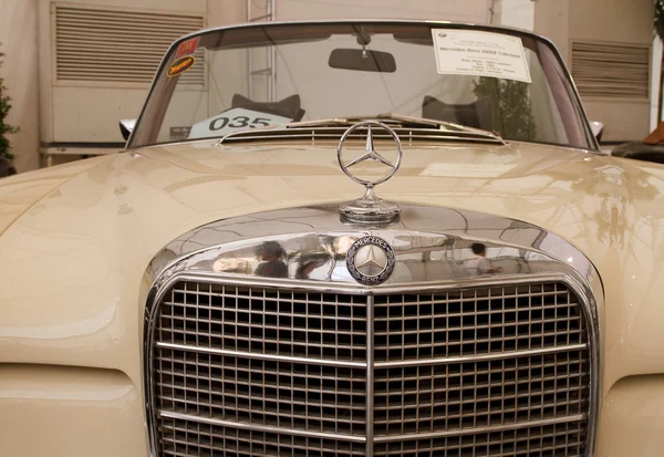 Mercedes-benz 280se Cabrio, vintage arabalar — Stok fotoğraf