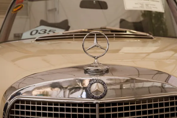 Mercedes-benz 280se kabriolet, vintage auta — Stock fotografie