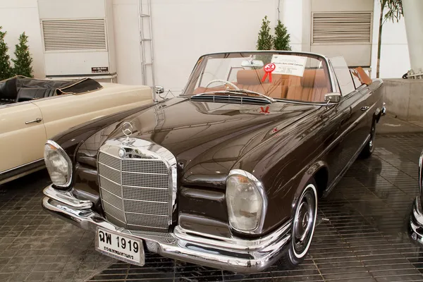 Mercedes-benz 220se Cabrio, vintage samochody — Zdjęcie stockowe