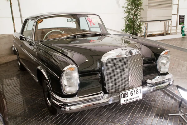 Mercedes-Benz 300SE Convertible, Vintage cars — Stock Photo, Image