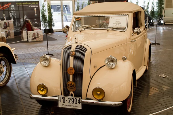 Ano 1942 padrão, carros do vintage — Fotografia de Stock