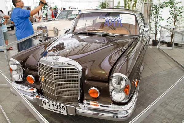 Mercedes-benz 280se kabriolet, vintage auta — Stock fotografie