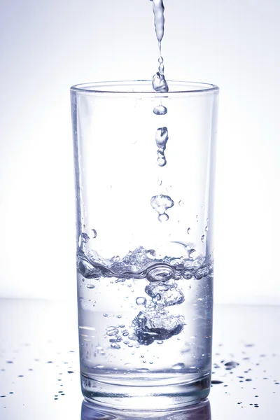 Glas med vatten — Stockfoto