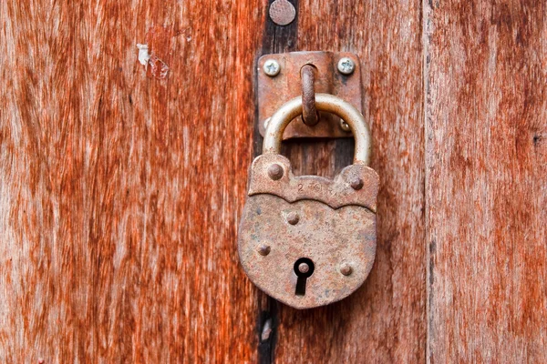 La vieja llave antigua se ha bloqueado — Foto de Stock