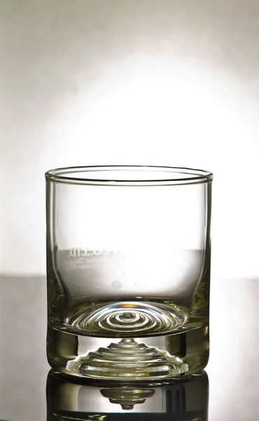 Glas mit Wasser — Stockfoto