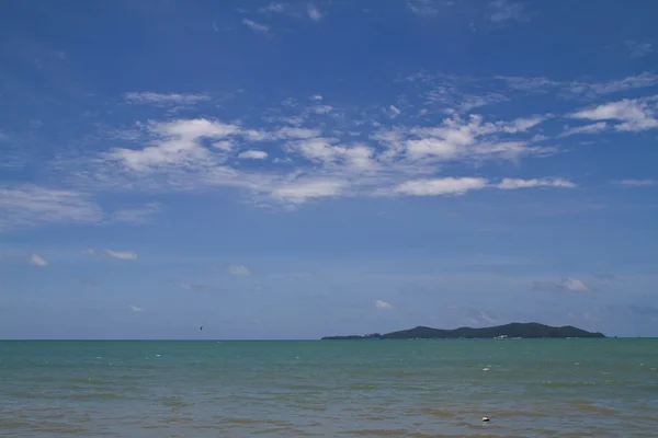 Beach and tropical sea — Stock Photo, Image