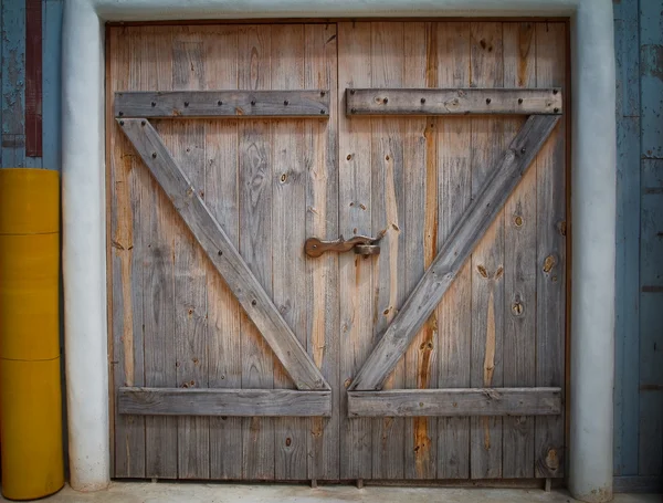 Puerta de granja de madera . — Foto de Stock