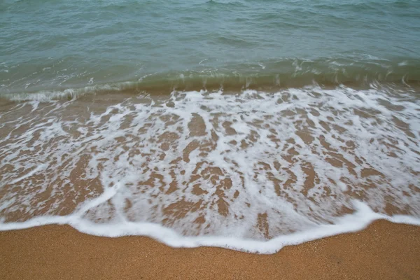 Vague de mer sur sable — Photo