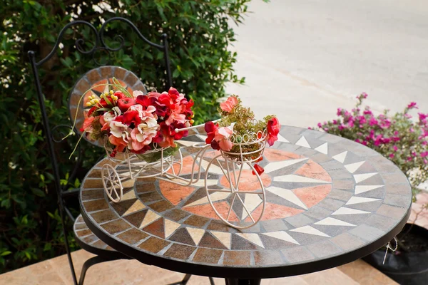 Bicycle with artificial flower — Stock Photo, Image