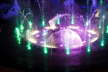 Çeşme gece ışıkları.