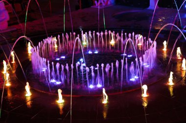 Çeşme gece ışıkları.