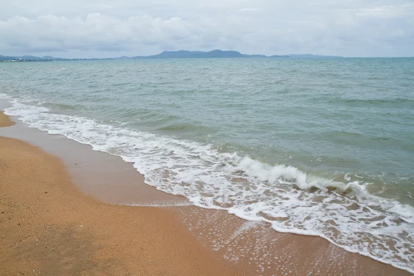 Onda do mar sobre areia — Fotografia de Stock