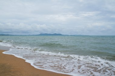 dalga deniz kum üzerinde