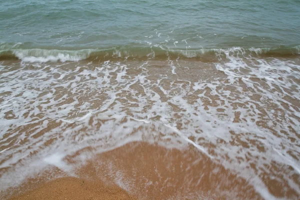 Vague de mer sur sable — Photo