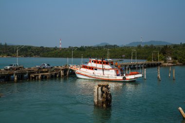 Trat, Tayland - 30 Aralık: koh chang Feribot İskelesi ve feribot