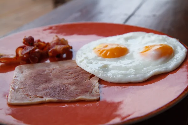 Pastırmalı yumurta kahvaltı — Stok fotoğraf