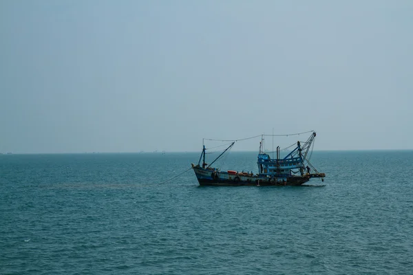 Fiskebåtar i koh chang thailand — Stockfoto